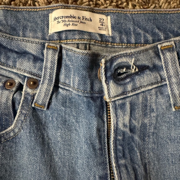 Abercrombie & Fitch High Rise 90s Relaxed Jean Sz 27 Medium Wash Raw Hem - Picture 2 of 7